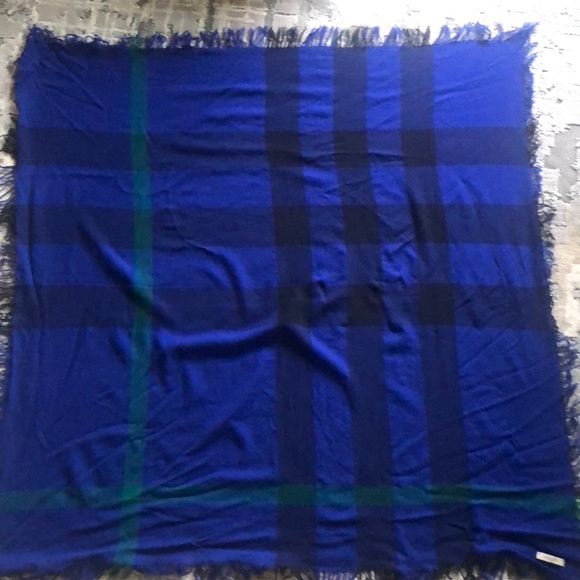 Burberry scarf - Picture 2 of 6